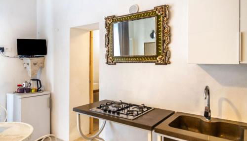 Monolocale con bagno, angolo cottura e letto matrimoniale a Baldacchino - Foto 2