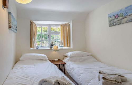 2 Bed in West Bay 77557 - Photo 11