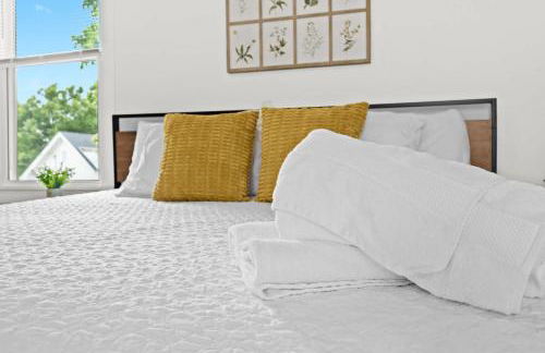 Charming 2nd-Floor Flat 3BR 2BA Free Parking - Foto 31