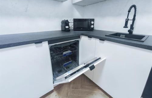 ALFA Stuttgart Doppelzimmer Teeküche Porsche Bosch l Gemeinschaftsbad WIFI SmartTV l Double room with kitchenette and shared bathroom BS21A9 - Foto 14