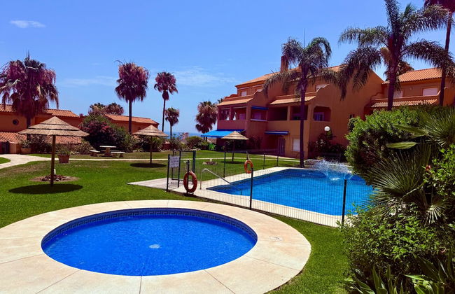 Coastal Retreat-sleeps 8, Sea View, Pool & Parking - Foto 11