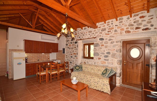 Sofia Limeni Seafront - Photo 4