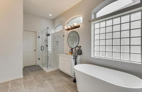 Luxurious Home w Cinema Room & Private Pool - Foto 28