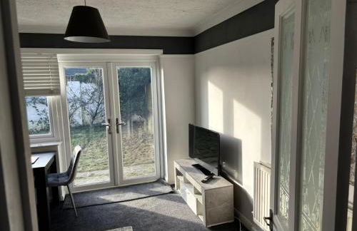 Brighton Bungalow Spacious 3BR, contractor friendly, close to University & near AMEX Stadium, parking,free WIFI,Garden & BBQ, Mobility challenged friendly - Foto 13