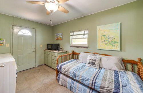 Lakefront Eufaula Cabin with Fire Pit and Private Dock - Foto 25