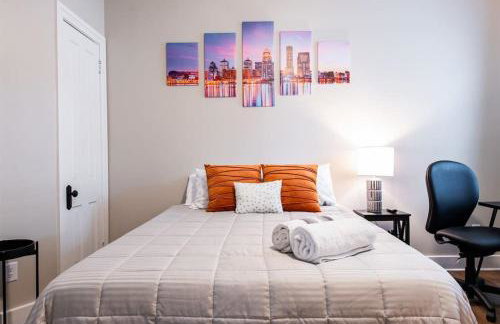 2BR Haven: Remodeled Gem! - Foto 14