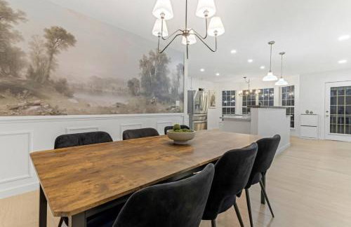 Sleeps 12 | 2 Kings w/ Ping-Pong, Gym, Arcade, BBQ - Foto 5