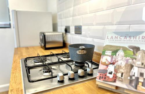 Modern 3-bed House With Parking Bamber Bridge, Preston - Foto 12