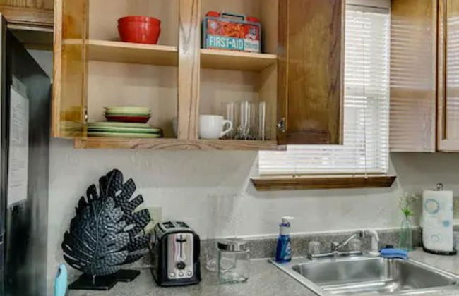 Evie's apartment - Photo 41