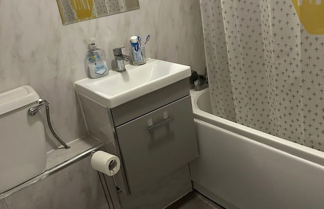 Enchanting Enfield Studio Free Parking - Foto 9