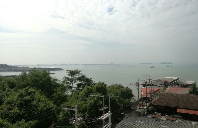 Sonrisa Sriracha - Photo 40