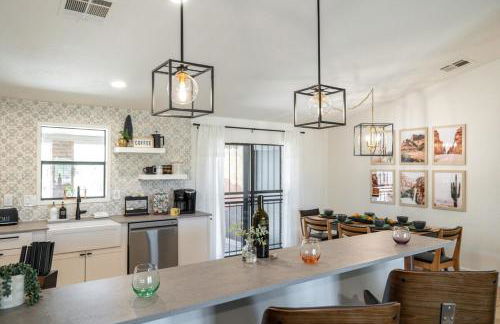 Bus Stop Saloon - Cave Creek with Spa - Photo 17