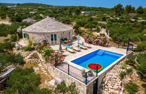 Island Getaway - Heritage House - Photo 12