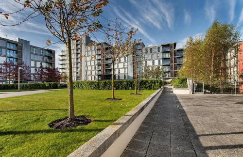 ShortstayMK Vizion apartments, with free superfast wi-fi, parking - Foto 56