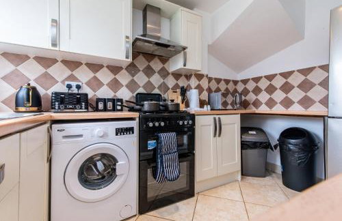 Comfortable 3-Bedroom House with Private Driveway in Bedford - Foto 5