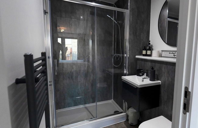 Luxe I Penthouse I Balcony I City Views I Parking I Liverpool City Center I - Photo 11