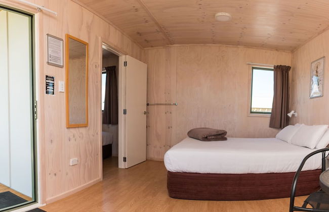 Martinborough TOP 10 Holiday Park - Photo 13