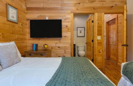 Mins to Hunter Mountain • Sleeps 36 • Pool Spa Games Bar Cozy Peaks Lodge by AvantStay - Foto 46