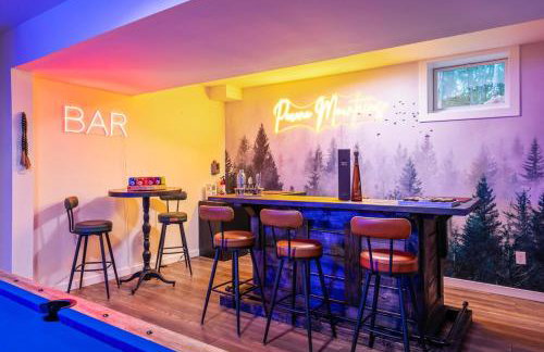 Chalet with Hot Tub, Game, Movie Room, Lake and Pool Access - Foto 5