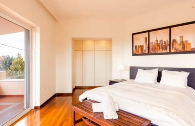 Deluxe 5 Bdrm Villa w Pool Next to the Beach - Photo 13