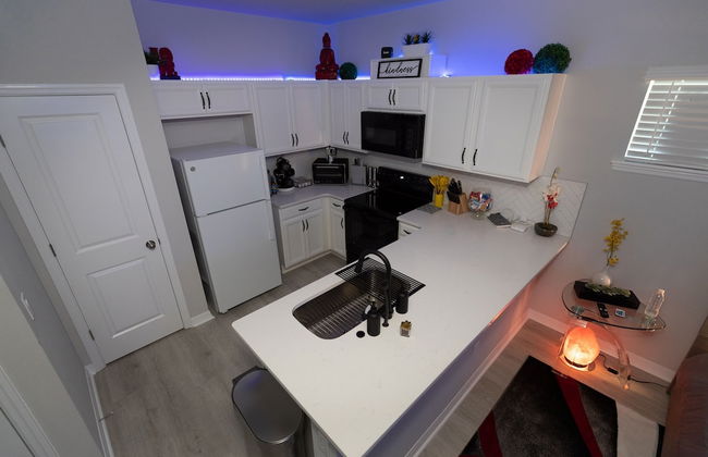 Pet Friendly Modern Zen Studio Retreat W/ Hot Tub! Home by RedAwning - Foto 14