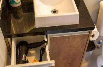 Studio 9 Ahú com Ar-Condicionado Wi-Fi próximo Museu do Olho e Ópera de Arame 1º and - Foto 3