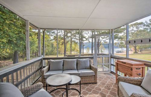 Lakefront Westminster Retreat with Boat Dock! - Foto 25