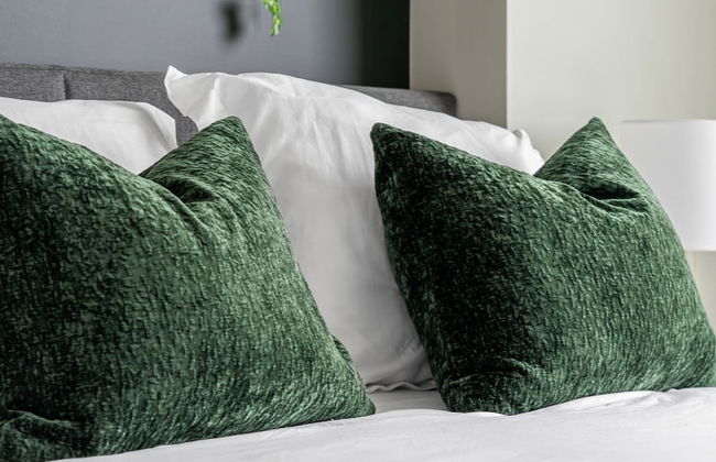 By Stampede Free Parking Banff Pass Wine More - Photo 15