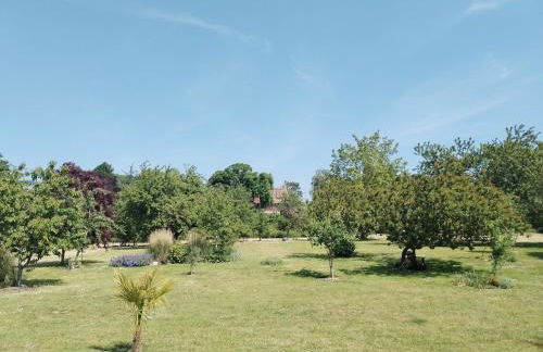 Domaine des Cerisiers - Accès direct piste cyclable reliant Honfleur - Parking privé - Grand jardin - Foto 22