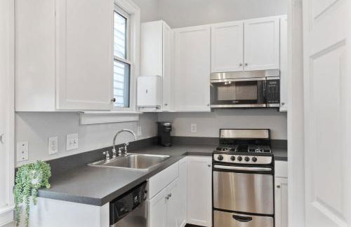 Spacious and Quiet One Block off King Street - Foto 8