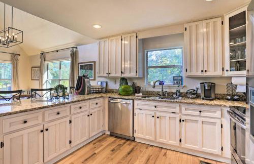 Waterfront Lake Martin Home with Private Dock and View - Foto 9