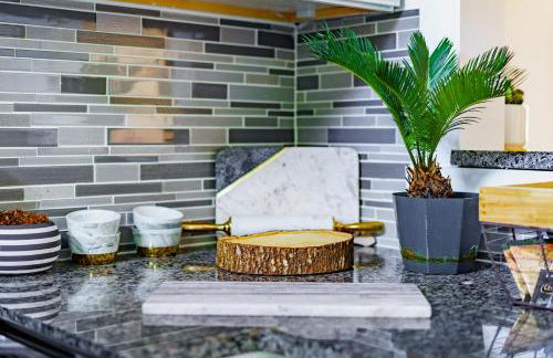 Jungle House Luxury Homes - Columbus Downtown Short North - Steps to Convention Center & Nationwide Arena - Sleeps up to 11 - Free Parking - Over 5,800 Five Stars - Foto 40