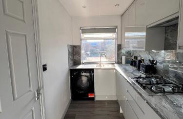 Luxxe House with Hot tub and Pool table - Photo 42