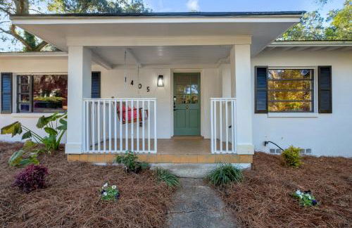 Spacious 4BD - Central Stay with Backyard & Games - Foto 9