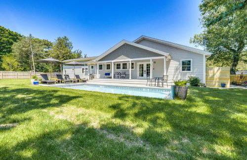 Distinctive Hamptons Home with Pool Near Bay, Ocean - Foto 25