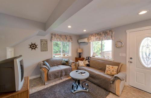 Herron Island Cabin with Deck Walk to Beach! - Foto 4