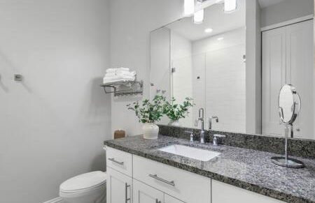 NEW! Canopy Cove, Luxury Downtown Apartment Near Main St - Foto 13