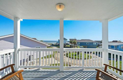 Stunning beach house with ocean views and large deck, just steps from the beach - Foto 21