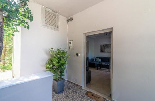 Ceronia Renovated House near the Beach - Foto 24