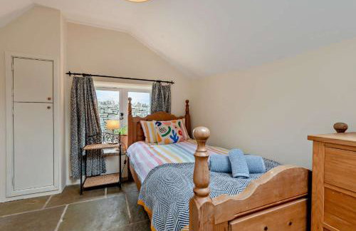 Castle Forge 4-Bedroom Historic Purbeck Forge in Kingston, Corfe Castle, Sleeps 7 - Photo 26