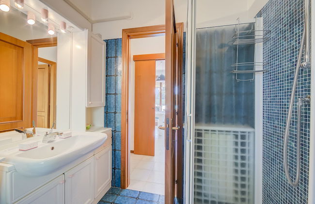 Lella Apartment Front Beach Garda Lake - Foto 13