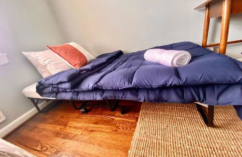 Easy PATH&Bus access- NYC| designer home + Deck. - Photo 18