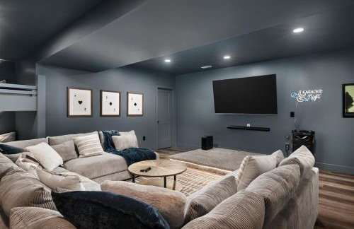 Luxe, Mountain VIEWS, Sauna, HotTub, Pups - Foto 43