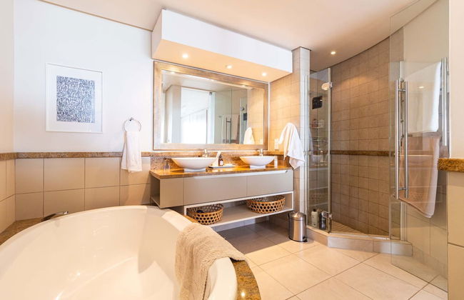 Experience Solace and Panoramic Views at Crescent Bay - Foto 10