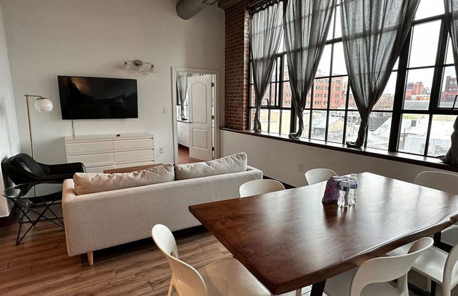 Sosuite 2BR Apt w W D Gym On-site Restaurant - Photo 1