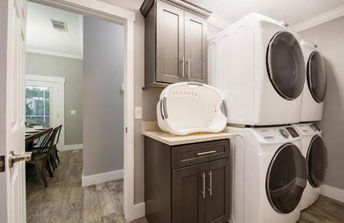 Phenomenal 7BR 4 Master Suites Southeast Pool Hot Tub Gas BBQ 2 Miles to Disney - Foto 38