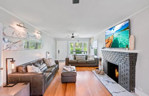Historic Waterfront estate With Yard & Modern Kitchen - Foto 26