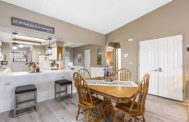 Jim and Roses Cozy Condo 15 Min to Downtown! - Photo 2