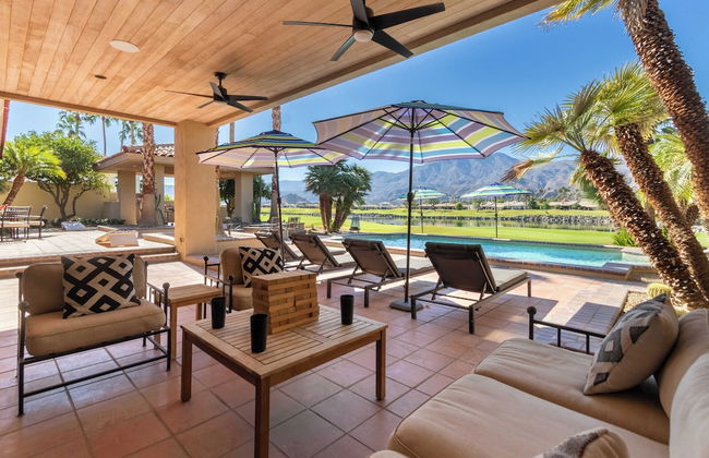 Moonshine by Avantstay Modern & Stylish Estate w/ Bar, Fire Pit & Hot Tub 5 bd - Foto 36