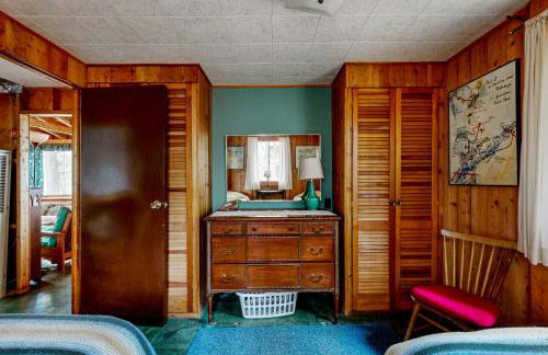 Peaceful 2BR Lakefront Cabin w/ New Dock - Foto 21